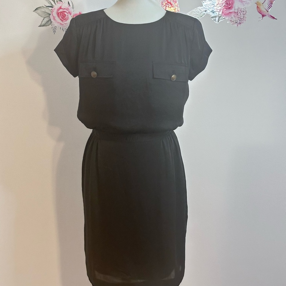 knees length Club Monaco dress with cb buttons down.